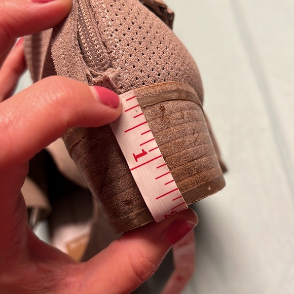 Dolce Vita Tan‎ Suede Booties CC - Picture 9 of 9